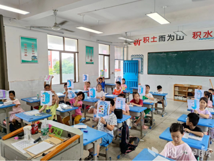 嘉魚“圓夢(mèng)工程”為鄉(xiāng)村留守兒童繪制“七彩假期”(2)(1).docx