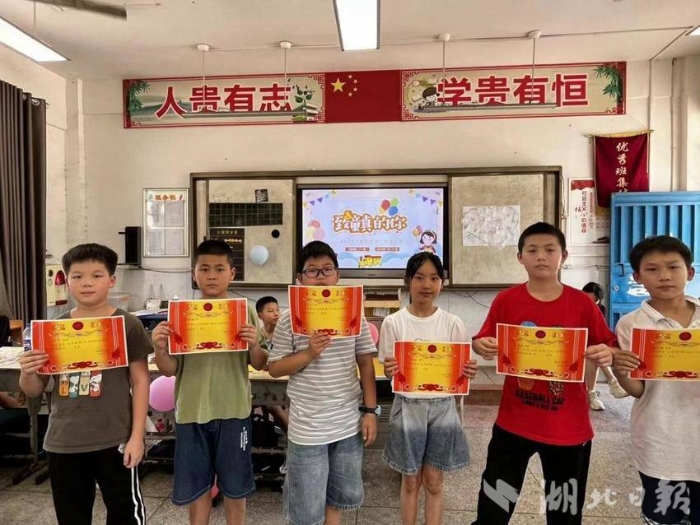 嘉魚“圓夢(mèng)工程”為鄉(xiāng)村留守兒童繪制“七彩假期”(2)(1).docx