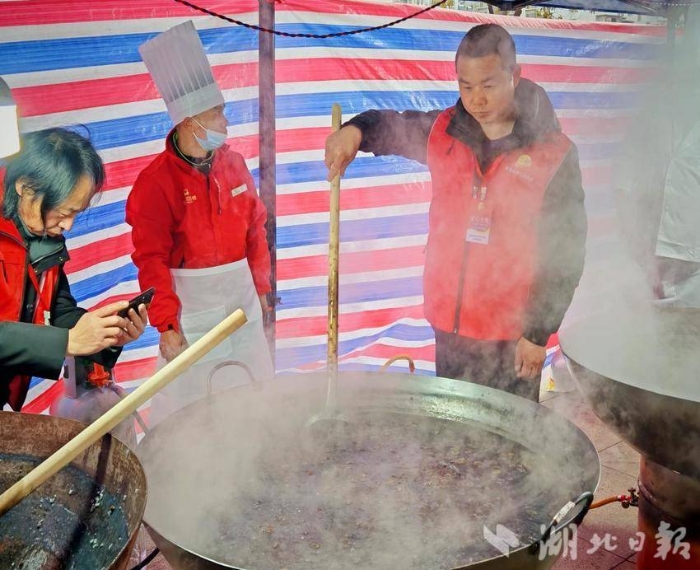 臘八節(jié) 嘉魚城區(qū)20余個(gè)贈(zèng)粥點(diǎn)派發(fā)愛心臘八粥.docx