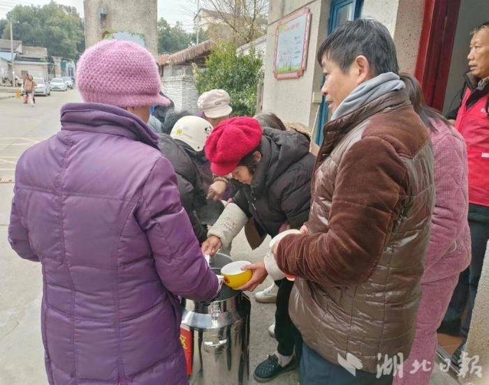 臘八節(jié) 嘉魚城區(qū)20余個(gè)贈(zèng)粥點(diǎn)派發(fā)愛心臘八粥.docx