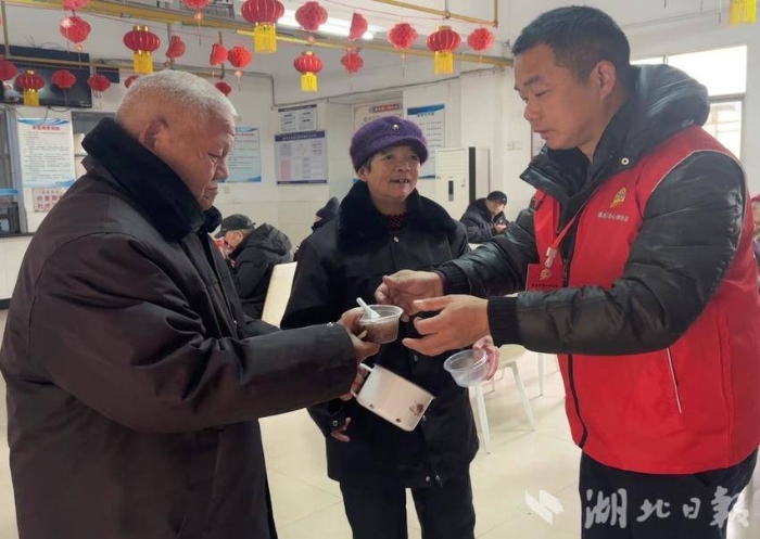 臘八節(jié) 嘉魚城區(qū)20余個(gè)贈(zèng)粥點(diǎn)派發(fā)愛心臘八粥.docx