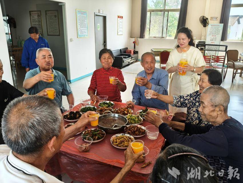 陸溪鎮(zhèn)邱家灣村舉辦推動(dòng)移風(fēng)易俗新風(fēng)尚集體過壽活動(dòng).docx