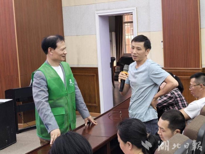 “社家校”共筑心育生態(tài)圈 家長懇談會解鎖科學(xué)育兒新范式(1).docx