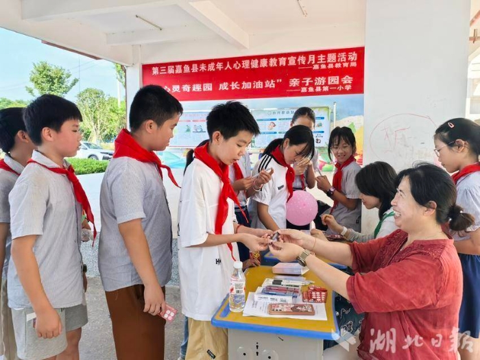 守護心靈陽光 共筑成長港灣——嘉魚縣未成年人心理健康月系列活動綜述.doc
